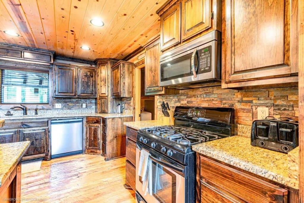 Iron Horse Lodge Sleeps 18, Games, Fire Pit, Hot Tub, Ev, More Broken Bow Dış mekan fotoğraf