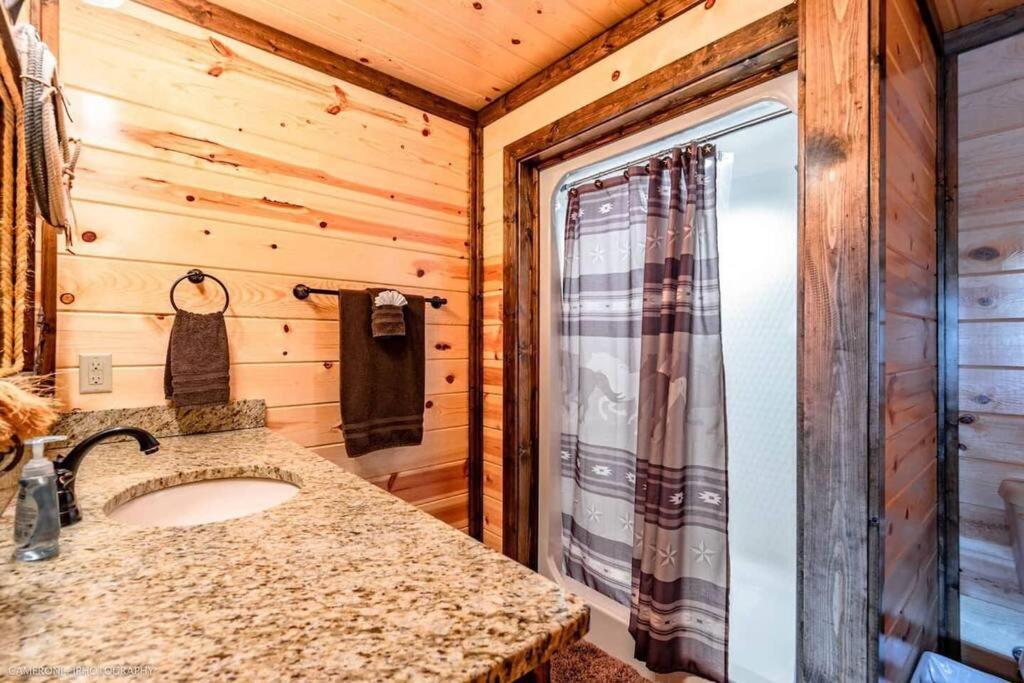Iron Horse Lodge Sleeps 18, Games, Fire Pit, Hot Tub, Ev, More Broken Bow Dış mekan fotoğraf