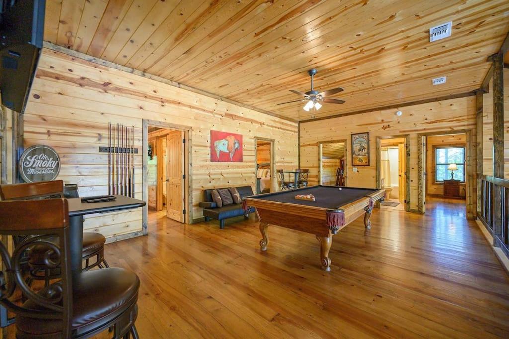 Iron Horse Lodge Sleeps 18, Games, Fire Pit, Hot Tub, Ev, More Broken Bow Dış mekan fotoğraf
