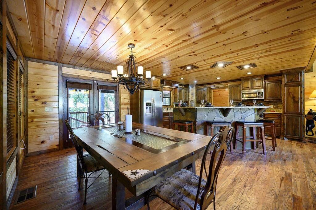 Iron Horse Lodge Sleeps 18, Games, Fire Pit, Hot Tub, Ev, More Broken Bow Dış mekan fotoğraf